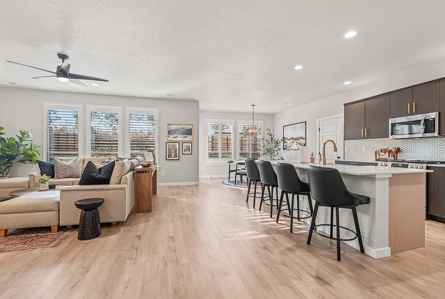 4 bed, 2.0 bath, 2992 sqft, $8,930 — Photo 4