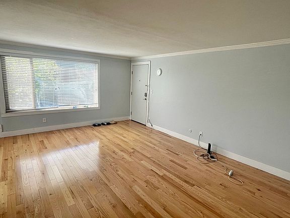 3rd image of 4451 Woodland Park Ave N APT 5
