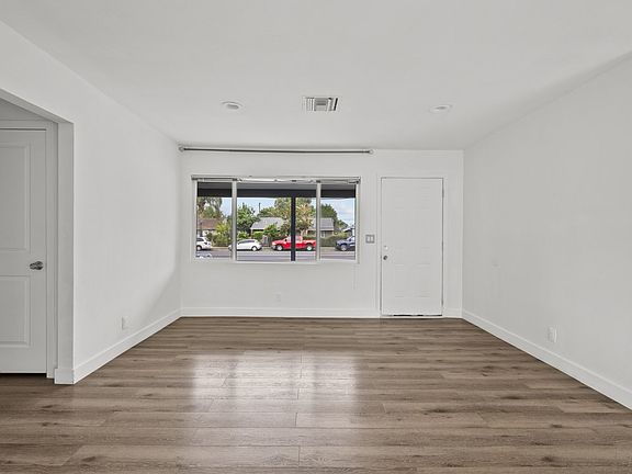 4th image of 7952 White Oak Ave