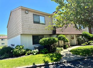71 Pointe Circle S #71, Coram, NY