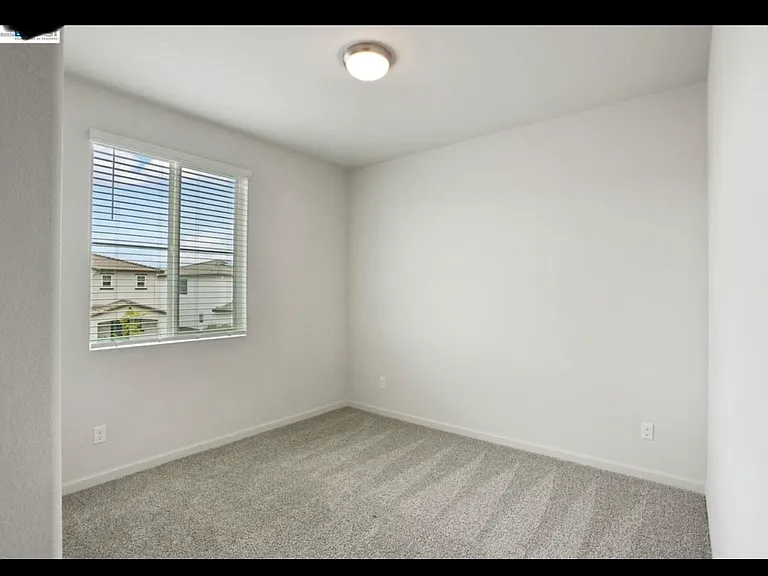 2260 Shoreline Dr — Photo 14