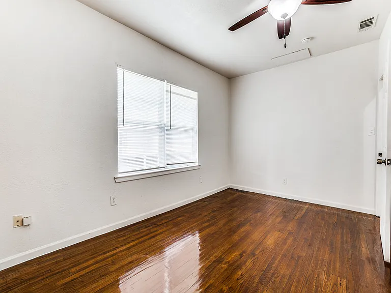 1628 Poplar St — Photo 16