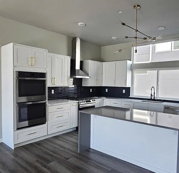 1208 Harrington Ave NE — Photo 4