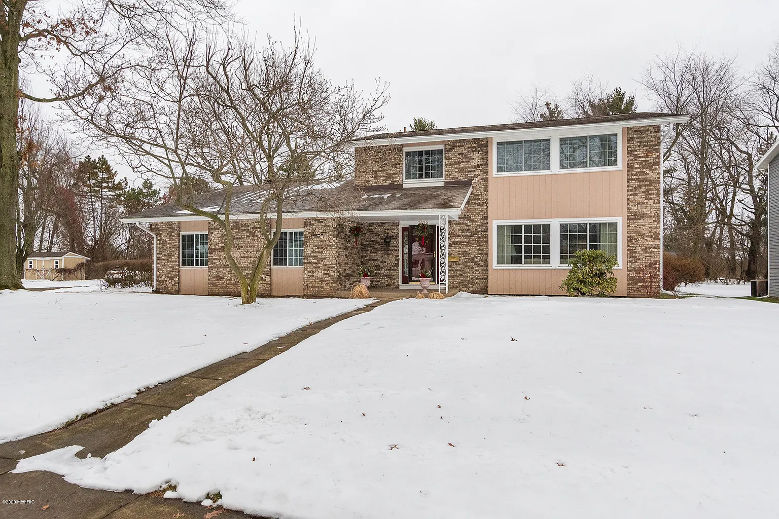 3620 Edinburgh Dr photo 1
