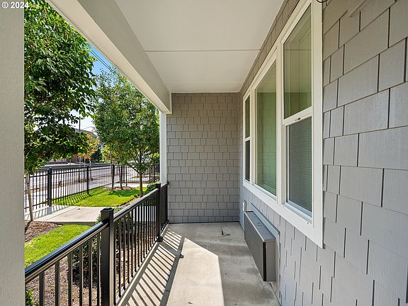 5th image of 10831 E Burnside St
