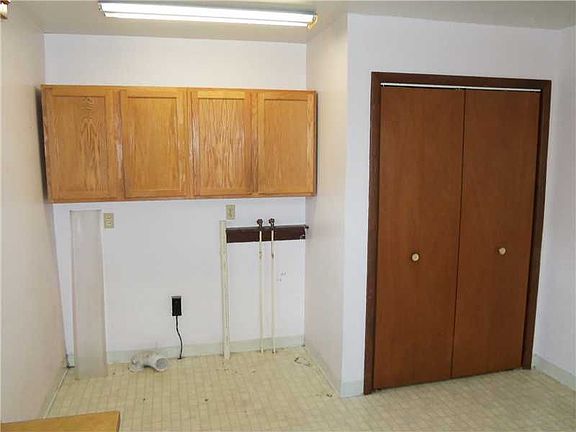 4th image of 4809 N Rosewood Ave