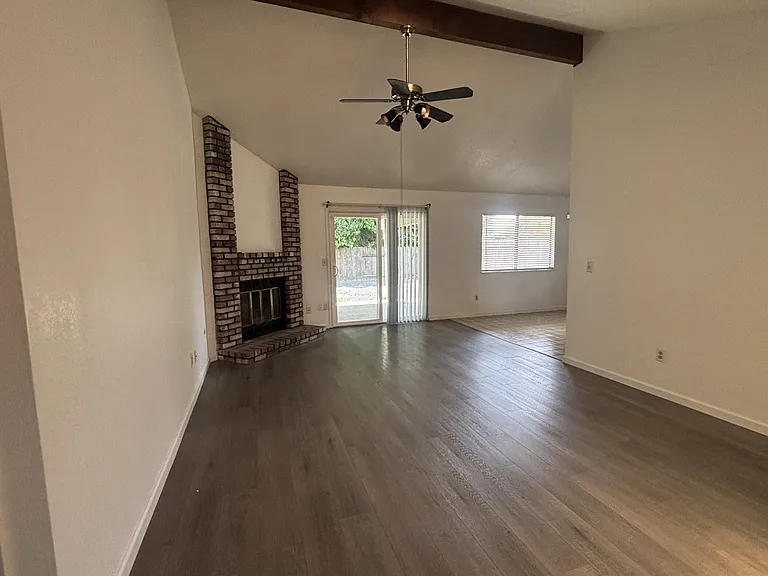 5208 Maximillian Dr — Photo 3