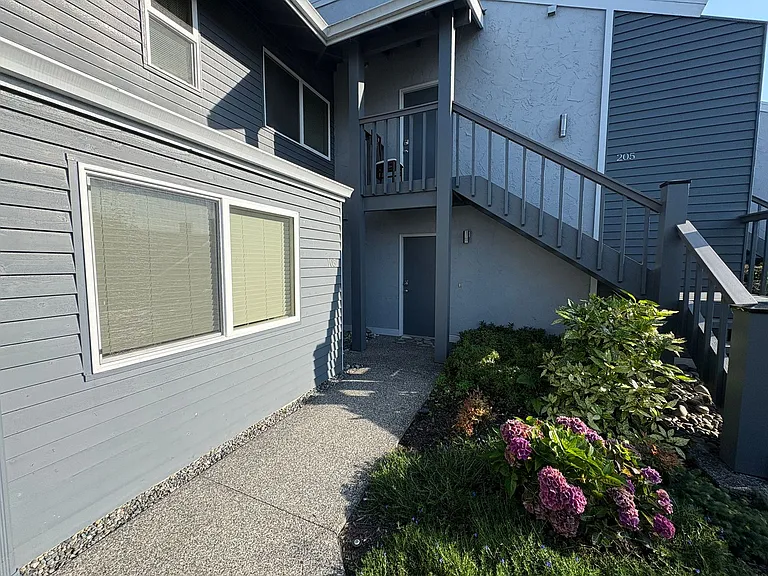2001 Skyline Way #105 — Photo 5