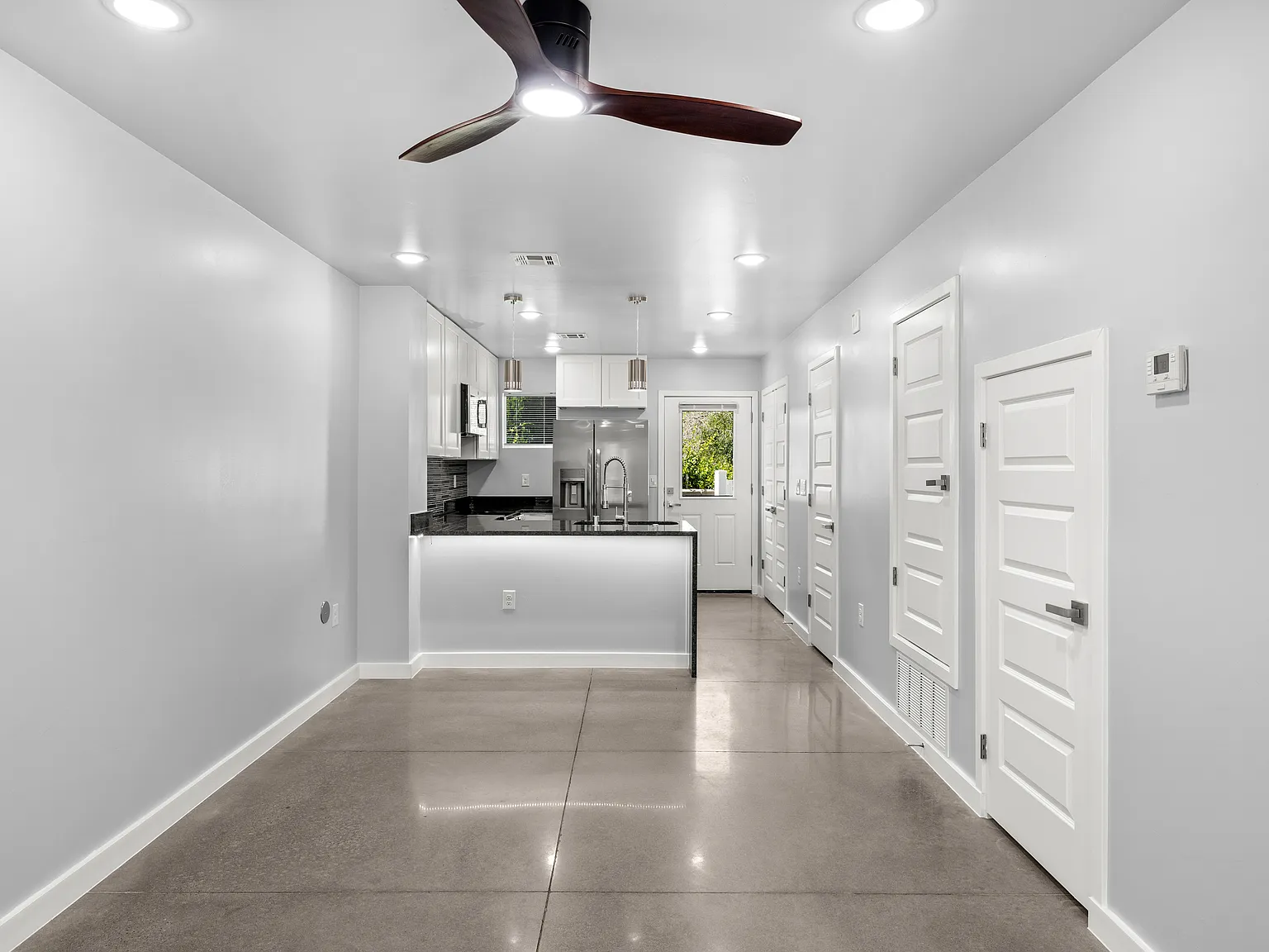 2 bed, 890 sqft, $1,445 — Photo 2