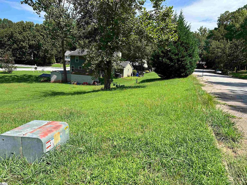 2nd image of 205 Aspenwood Dr