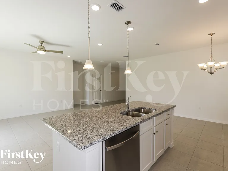 543 Crown Rose Dr — Photo 6