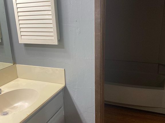 4th image of 21 Larkspur Ln #21