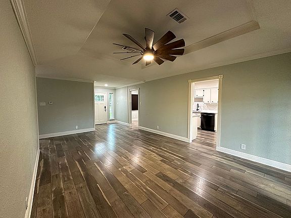 4th image of 621 Hardy Ave