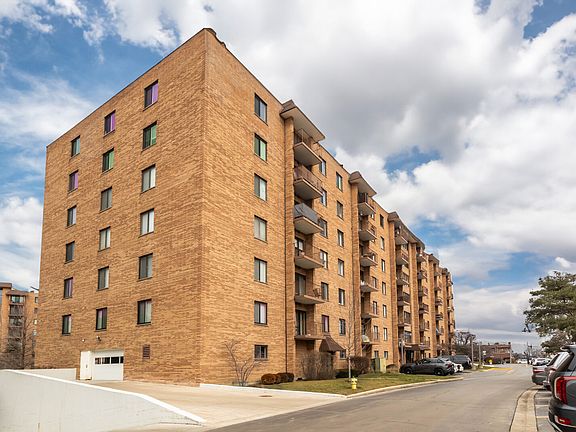 2nd image of 1777 W Crystal Ln Unit 611