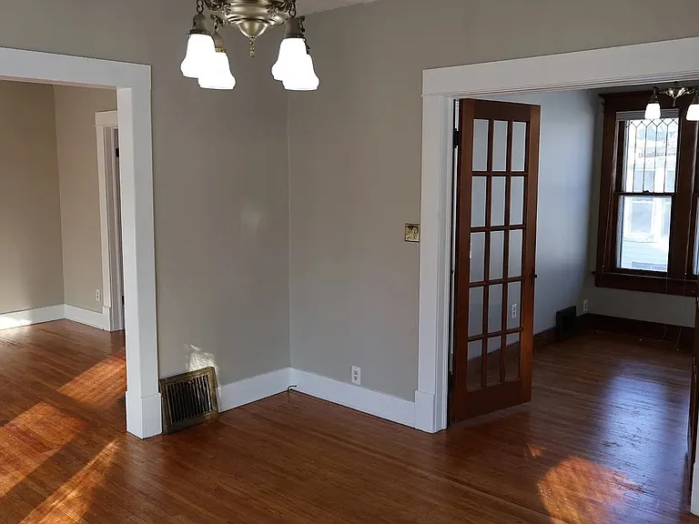 515 S Vine St — Photo 10