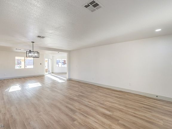 5th image of 8149 Shady Glen Ave