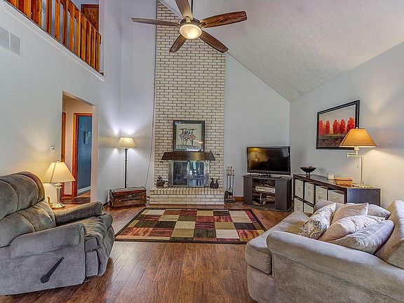 2nd image of 20 Beechpoint Dr