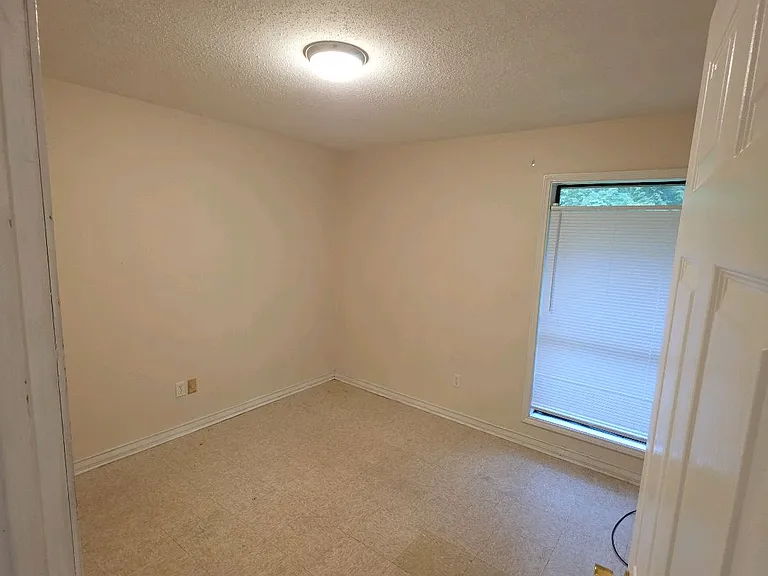 3100 Courtney Ave #1 — Photo 4
