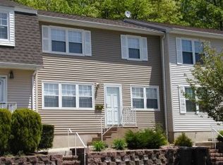 17 Sandra Ln, Bloomingdale, NJ 07403