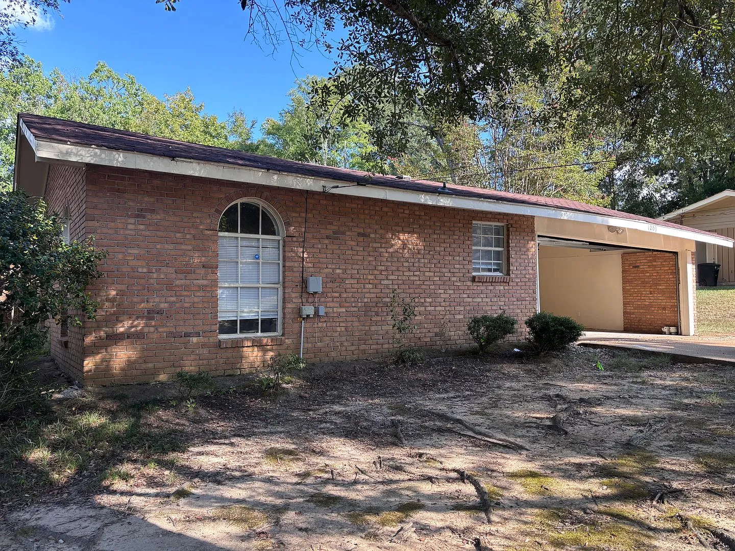 1203 Greenbriar St. - Jackson Ms. 39211 — Photo 2