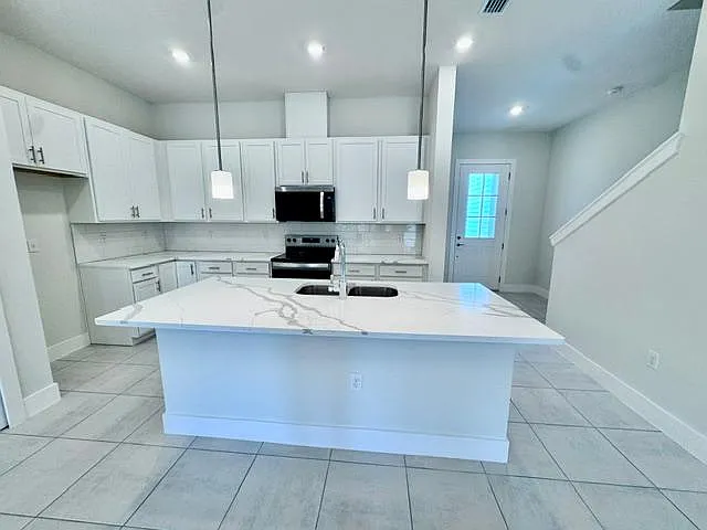 3 bed, 1877 sqft, $2,900 — Photo 3