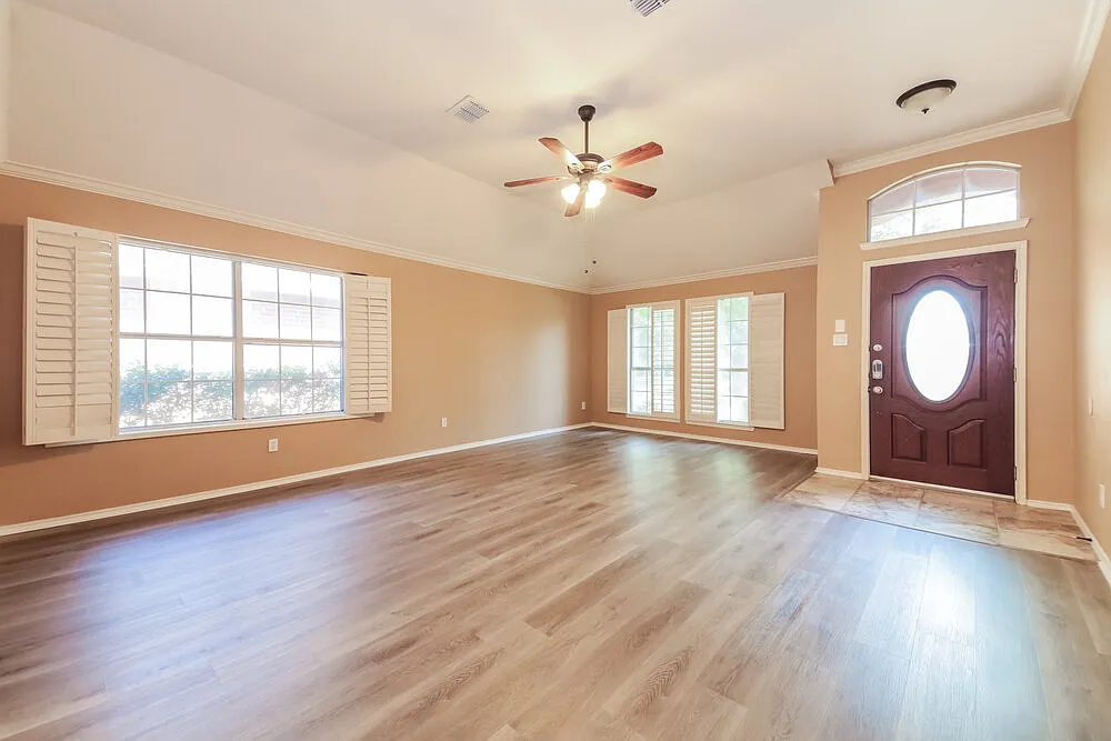 3 bed, 2.0 bath, 1952 sqft, $2,685 — Photo 3