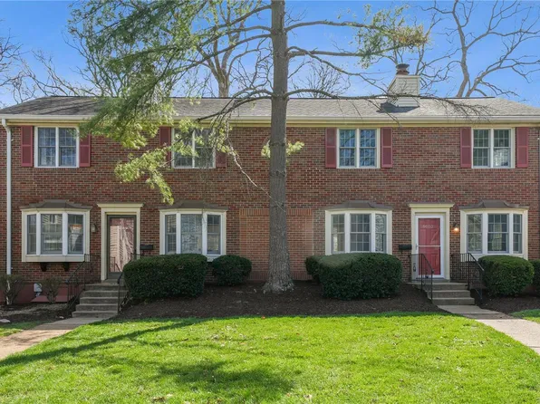 9046 W Swan Cir, Saint Louis, MO 63144