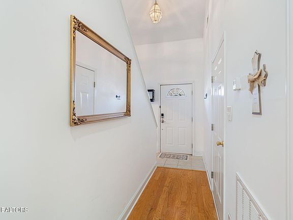 5th image of 506 Willington Pl