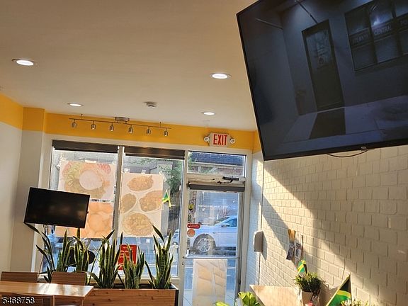 3rd image of 580 Scotland Rd #2