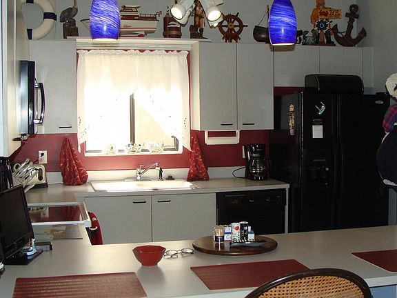 Eat-in Kitchen