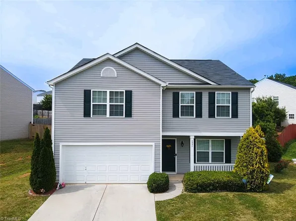 4821 Old Towne Village Cir, Pfafftown, NC 27040