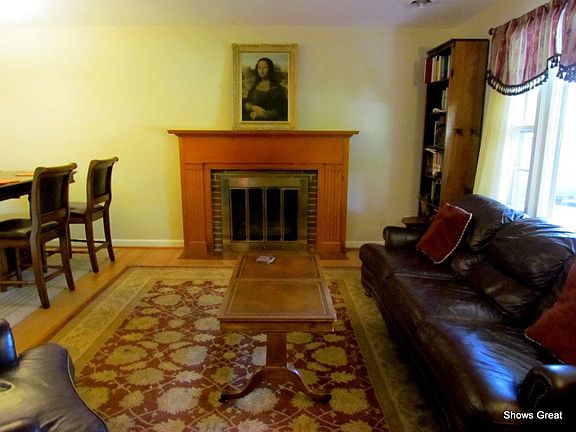 3rd image of 417 Maplewood Dr