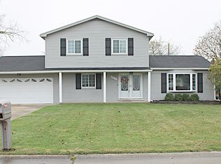 39075 Columbia St, Harrison Township, MI 48045