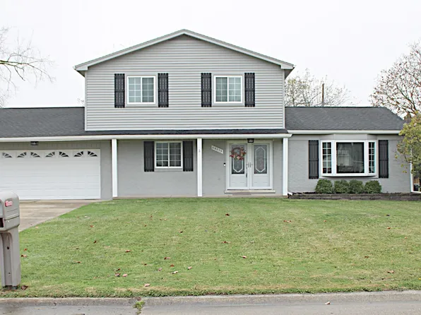 39075 Columbia St, Harrison Township, MI 48045