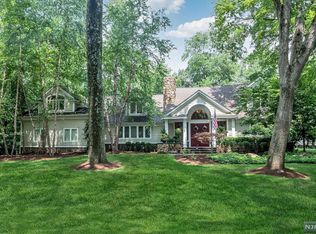 19 Robin Ridge Rd, Upper Saddle River, NJ 07458