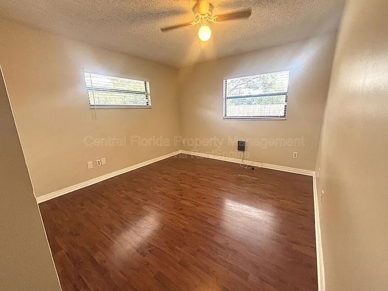 1009 Terry Dr — Photo 9