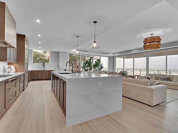 2nd image of 70 AVENIDA VENECCIA #201