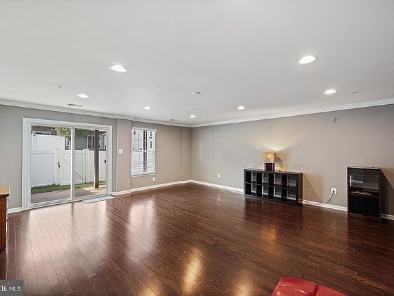 4th image of 7538 Briargrove Ln