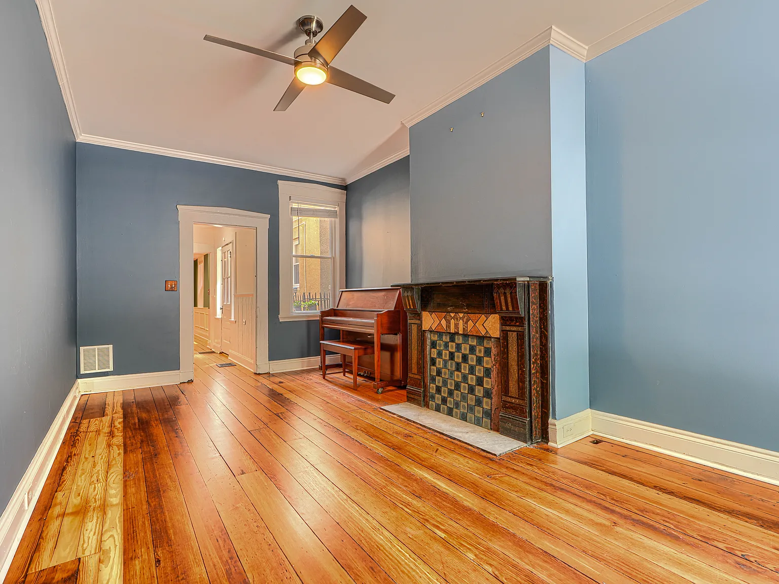 4 bed, 2300 sqft, $3,595 — Photo 2