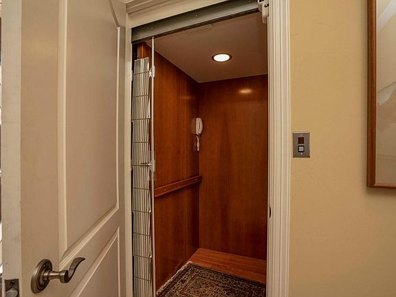 3rd image of 225 W Carolyn Dr