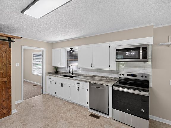 3rd image of 3084 Stallings Rd