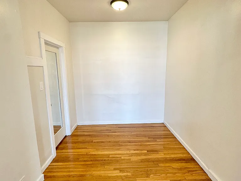 950 Bay St #7 — Photo 3