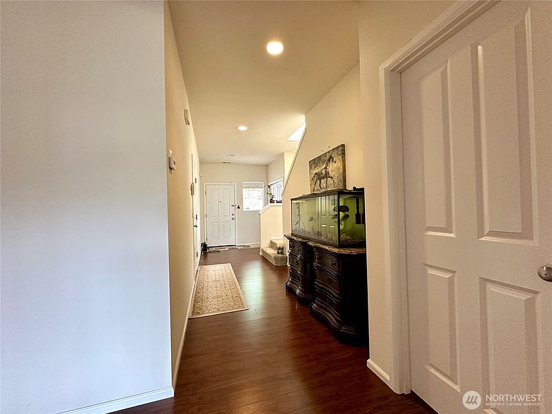 3rd image of 3018 Eagle Loop NE