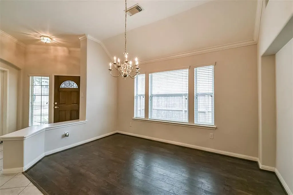 3 bed, 2.0 bath, 1899 sqft, $2,000 — Photo 4