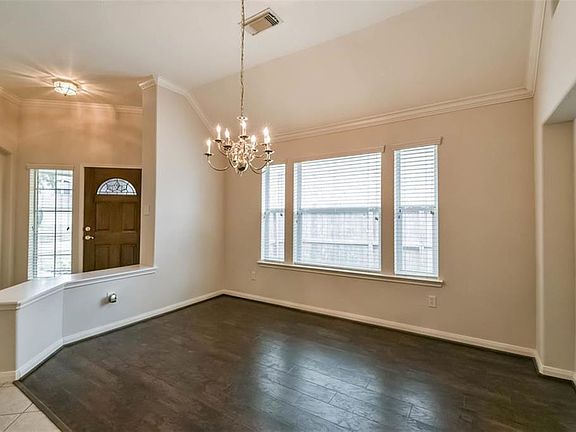 5th image of 5911 Mettler Ln
