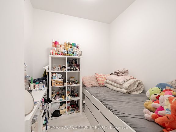 5th image of 5 Defries St #707