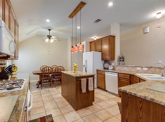 3rd image of 1120 Capital Dr