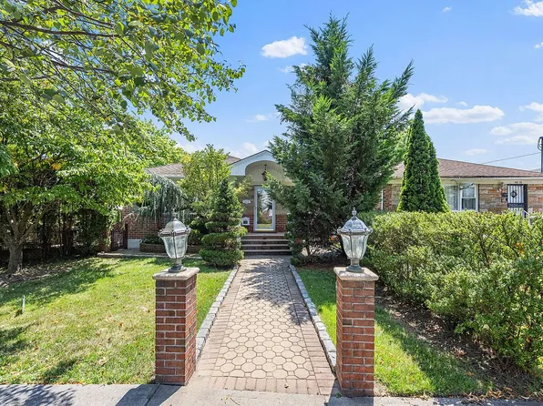 141-18 14th Ave, Whitestone, NY 11357