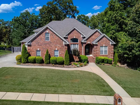 136 Manitou Dr, Maumelle, AR 72113