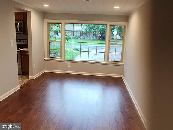 4th image of 8 Montrose Dr